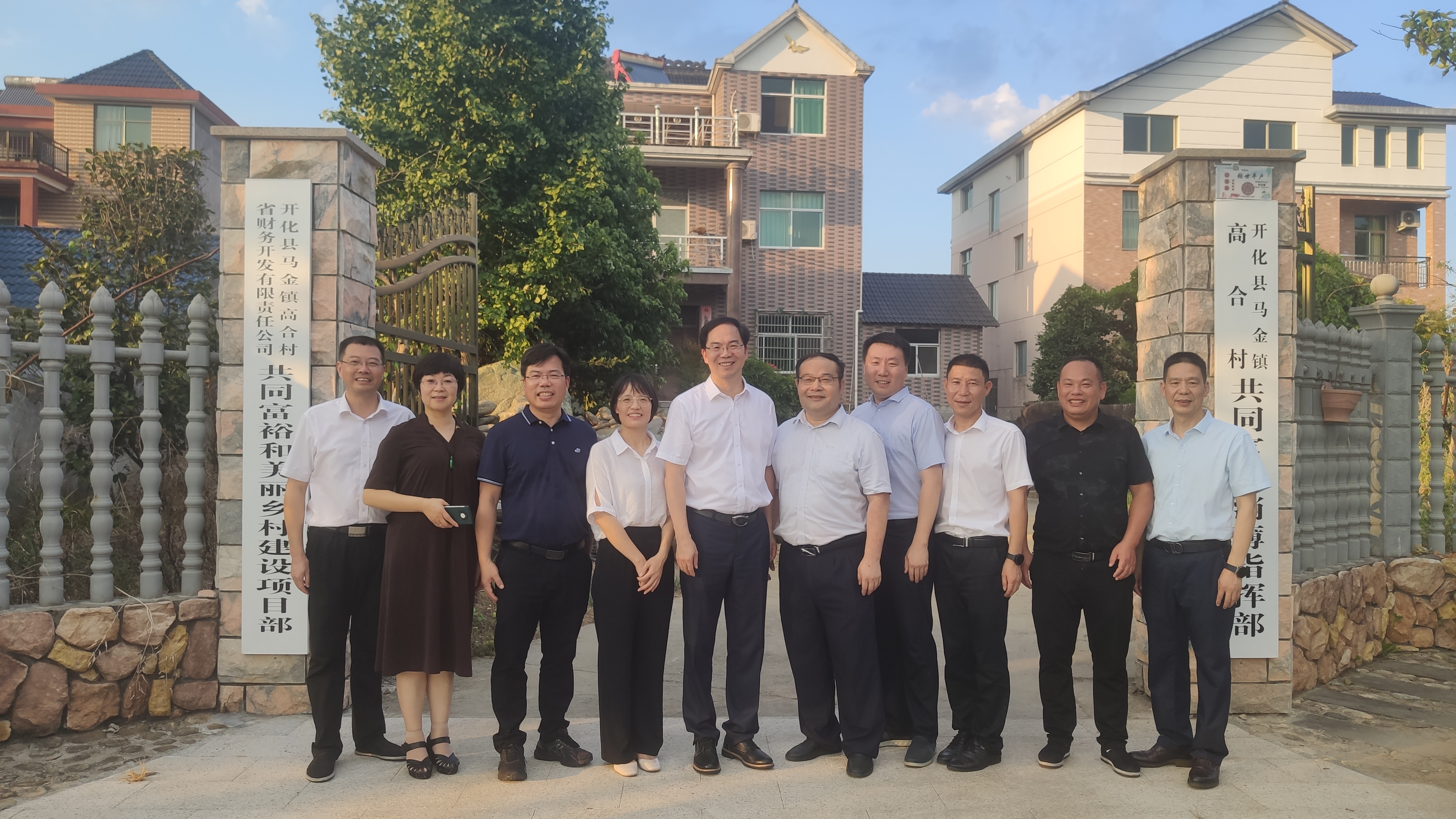 驻村干部合影.jpg 驻村干部合影.jpg