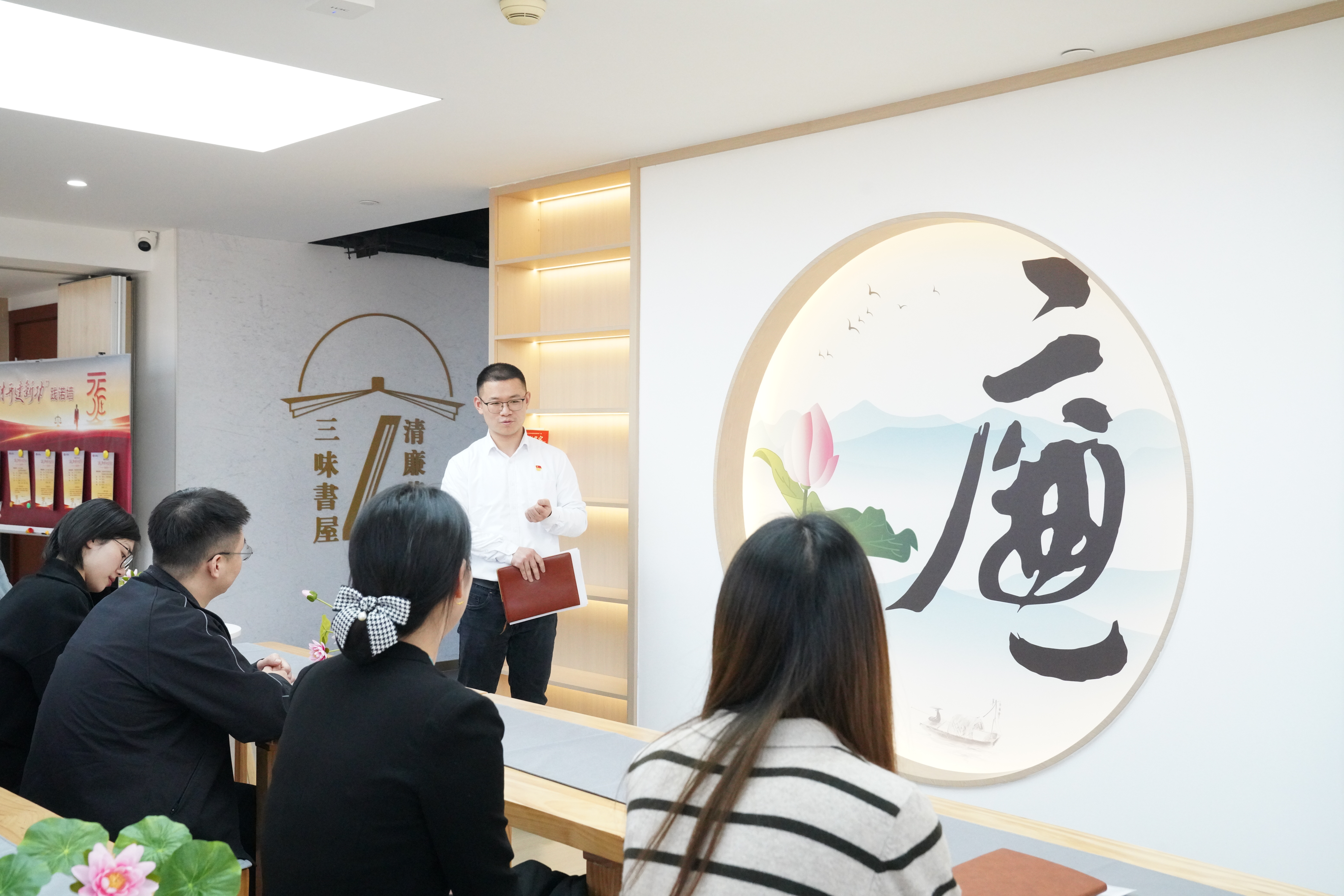 团委.jpg 团委.jpg