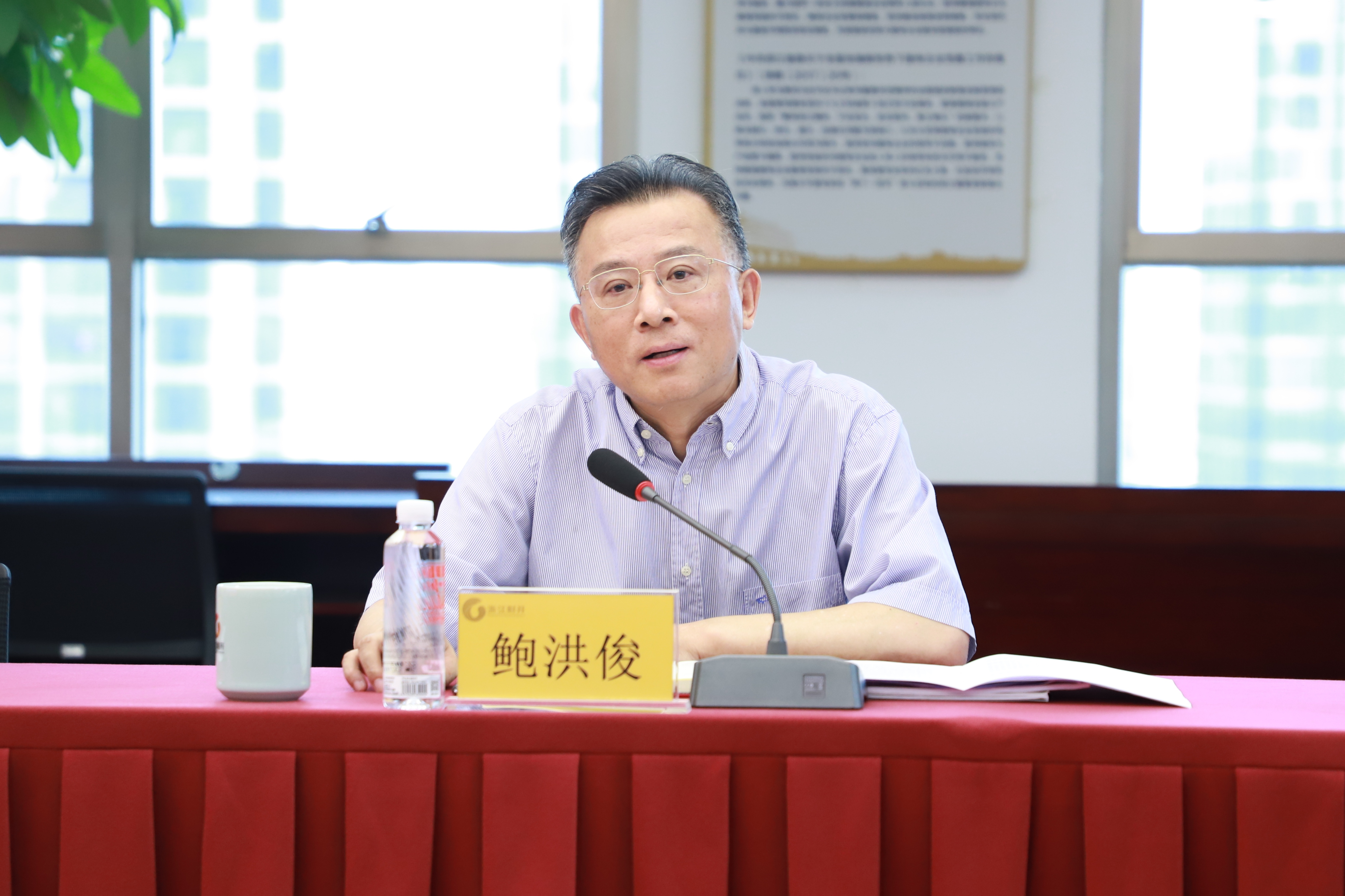 鲍洪俊.jpg 鲍洪俊.jpg