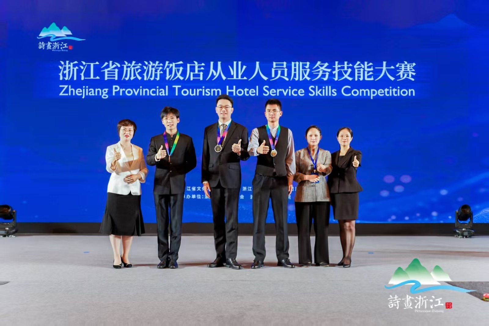 合影.jpg 合影.jpg