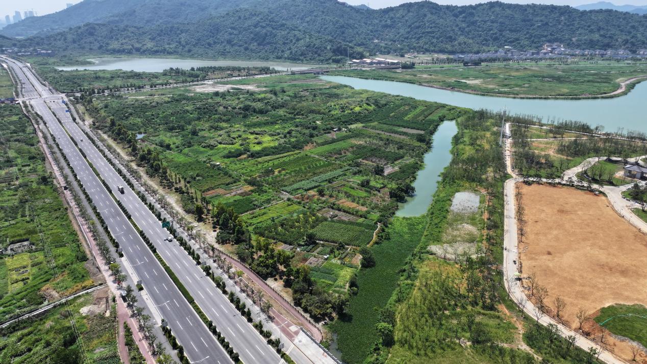 飞龙湖俯瞰图.jpg 飞龙湖俯瞰图.jpg