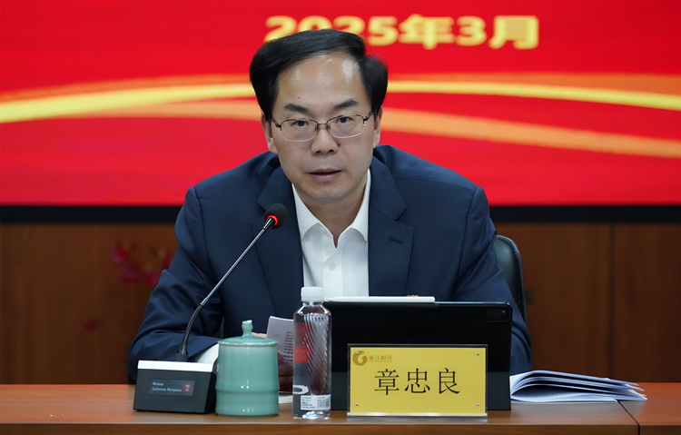 董事长近照2_副本_副本.jpg 董事长近照2_副本_副本.jpg